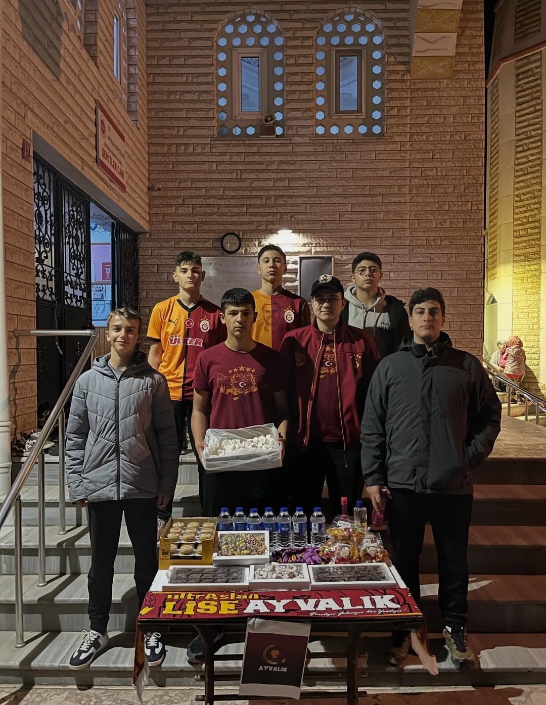 ultrAslanLİSE Ayvalık’tan Kadir Gecesi’nde Anlamlı İkram — 2