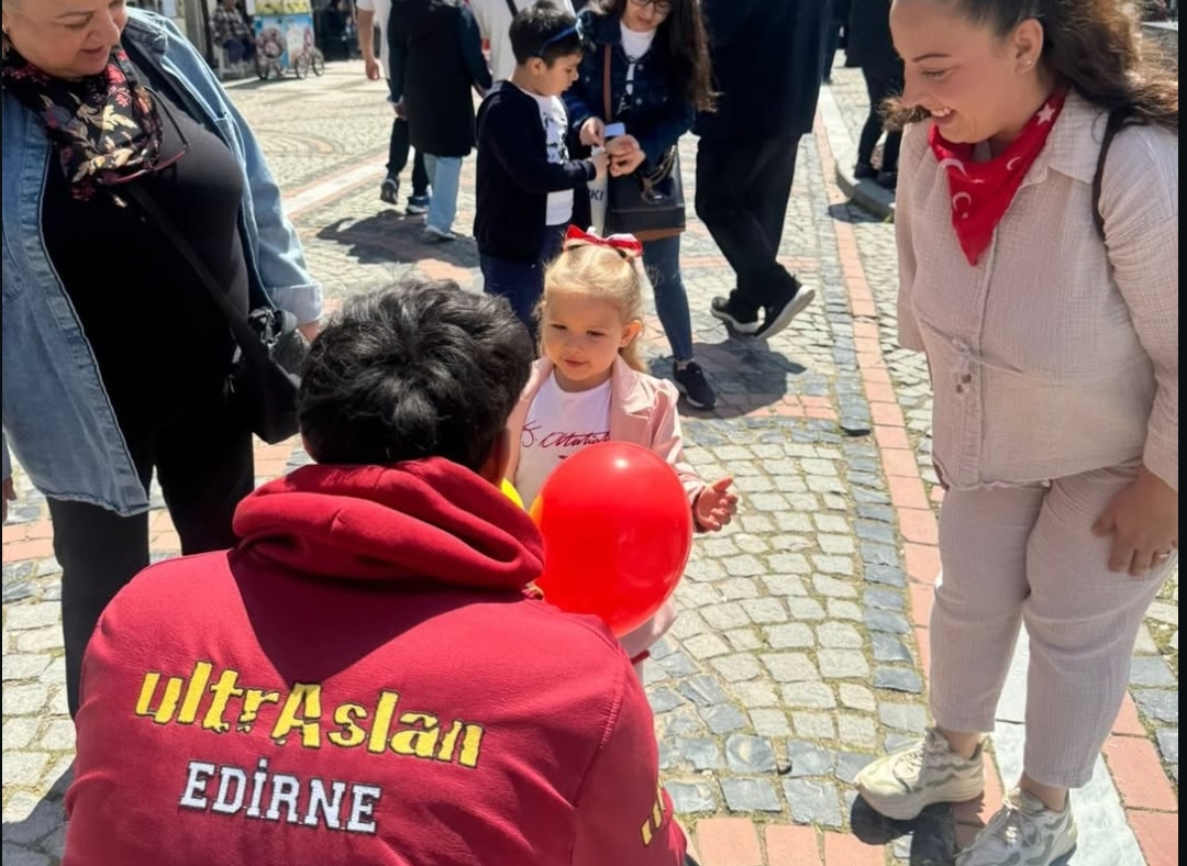 Yarınlarımızın bayramı kutlu olsun. — 2